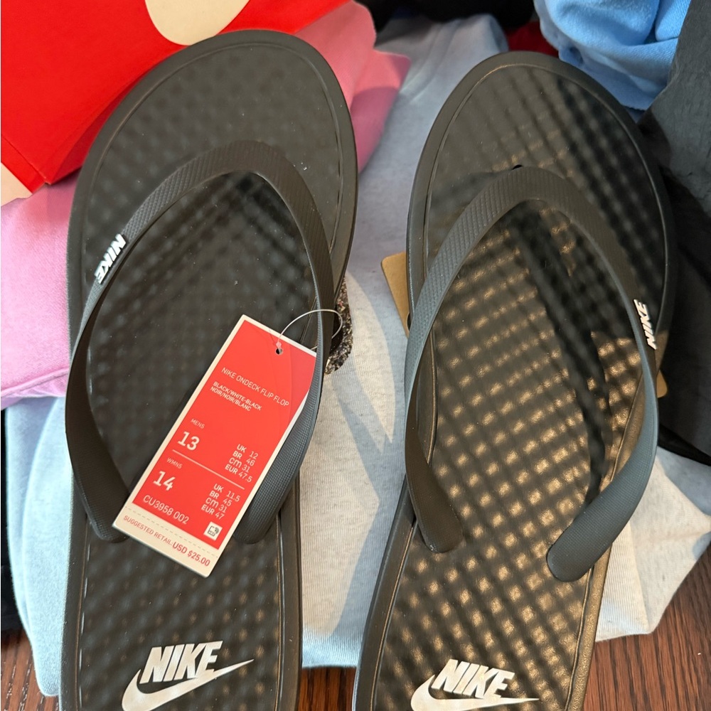 Nike Black Textured Flip Flops
